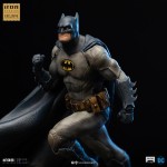 Iron Studios - DC Comics: Batman Deluxe Exclusive 1/10 Scale Statue
